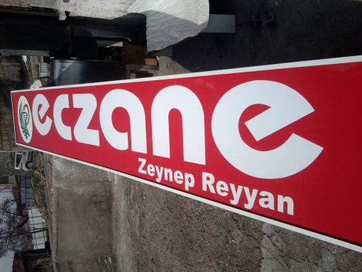  eczane zeynep reyhan, ışıksız eczane tabelası