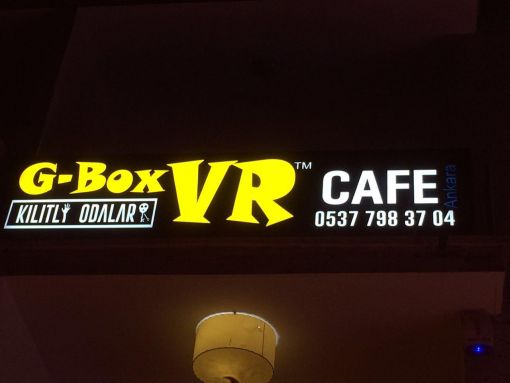  g-boxvr cafe tabelası